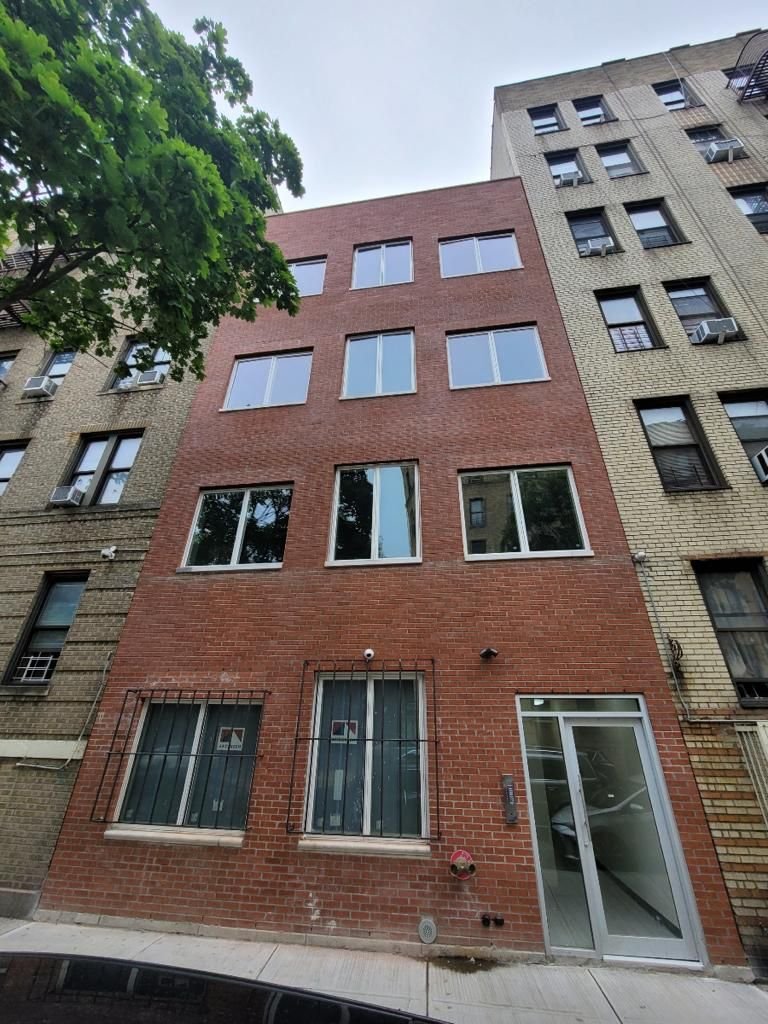 94 E 208th Street